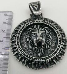 Кръгъл релефен готически медальон Лъв