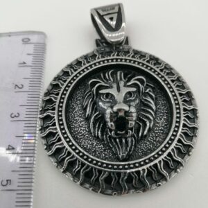 Кръгъл релефен готически медальон Лъв