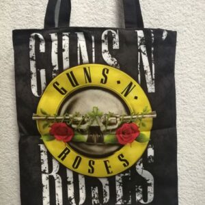Черна текстилна торба Guns N' Roses с голям жълт кръг, револвери и червени рози