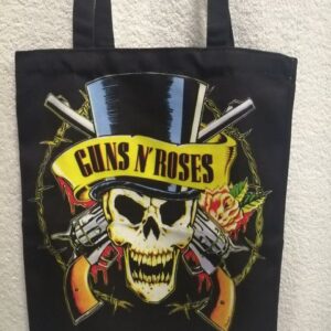 Черна рок чанта Guns N' Roses с печат на череп, револвери и рози в жълто и червено