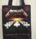 Черна текстилна чанта Metallica с принт на гробище с бели кръстове и кукловод