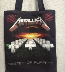 Черна текстилна чанта Metallica с принт на гробище с бели кръстове и кукловод