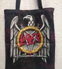Черна текстилна чанта Slayer с принт на орел, пентаграм от мечове и червено лого