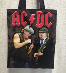 Черна текстилна чанта AC/DC с принт на певеца Брайън Джонсън и китариста Ангъс Йънг