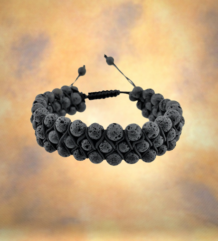 Гривна от естествен вулканичният камък