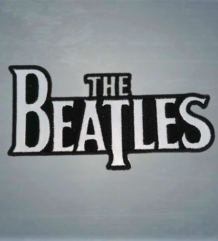 Класическа везана рок нашивка The Beatles с бяло лого на черен фон