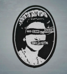 Черно-бяла бродирана пънк нашивка Sex Pistols God Save The Queen
