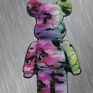 Сладурски стикер с камуфлажно Bearbrick