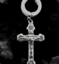 Масивна обеца за ухо тип халка с разпятие и скелет от стомана