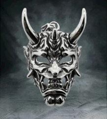 Медальон под формата на маска Hannya