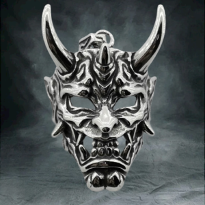 Медальон под формата на маска Hannya