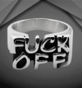 Масивен сребрист рокерски пръстен Fuck Off с релефни букви от медицинска стомана