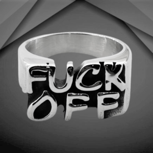 Масивен сребрист рокерски пръстен Fuck Off с релефни букви от медицинска стомана