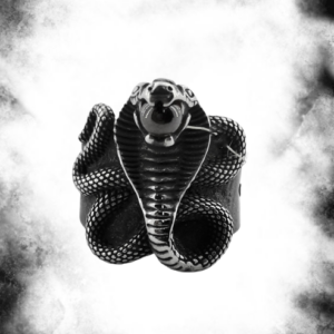 Пръстен змия Кобра с червен камък от медицинска стомана - Hover Image