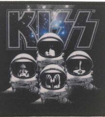 Оригинална нашивка KISS Space с ликовете на групата в космонавтски шлемове