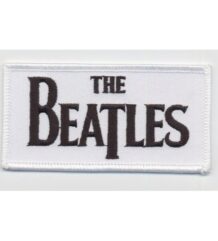 Бродирана рок нашивка The Beatles с черно лого на бял фон