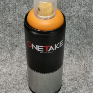 Спрей за графити Light Orange OneTake във флакон със светлооранжев пръстен около дюзата.