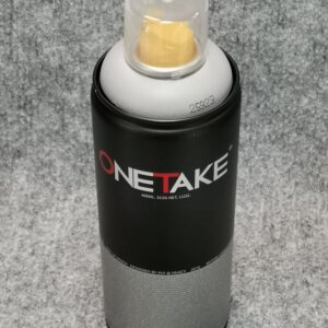 Плътно сив спрей за графити OneTake във флакон със сив пръстен около дюзата за точна идентификация на цвета.