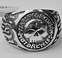 Масивен рокерски пръстен от медицинска стомана Harley-Davidson с централен череп и пламъци