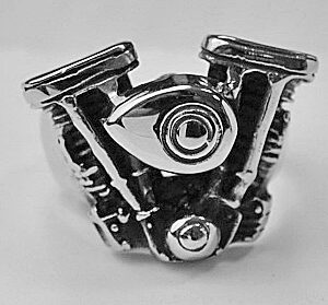 Мъжки рокерски пръстен от медицинска стомана с детайлно изобразен V-Twin двигател