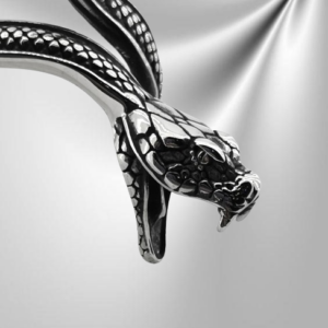 Пръстен със змия кобра увита около пръста - Hover Image