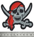 Пиратска нашивка Skull & Sabers с червена кърпа и кръстосани саби