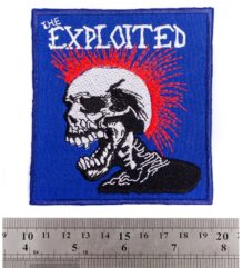 Пънк нашивка The Exploited Skull с червен мохаук и синя бродерия