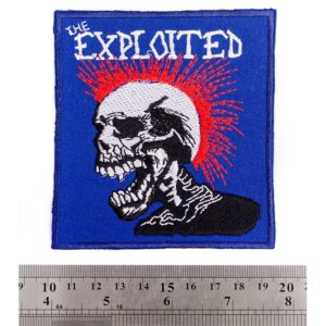 Пънк нашивка The Exploited Skull с червен мохаук и синя бродерия