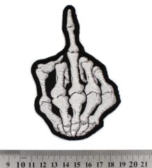 Метъл нашивка Skeleton Middle Finger с детайлна бяла бродерия на скелетна ръка