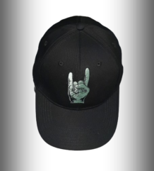 Шапка с козирка мъжка Rock On черна със зелен везан жест horns up