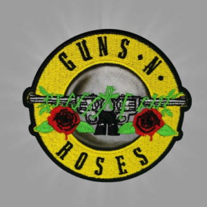 Оригинална бродирана рок нашивка Guns N' Roses с жълто лого, револвери и рози