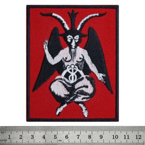 Правоъгълна бродирана метъл нашивка с фигурата на Бафомет върху червен фон