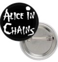 Значка на Alice in Chains с логото в бяло
