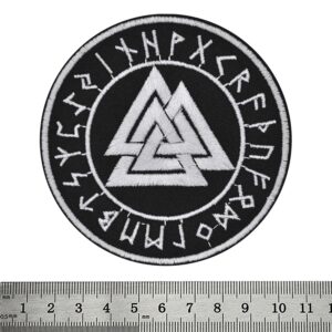 Рок нашивка Valknut Futhark с бяла бродерия на триъгълници и рунически кръг