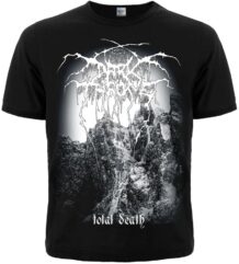 Предна част на тениска Darkthrone с планински пейзаж