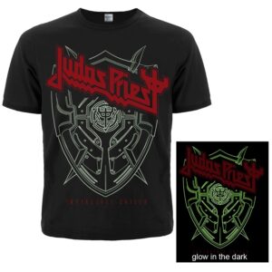 Предна част на метъл тениска Judas Priest Invincible Shield със светеща в тъмното графика