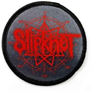 Метъл нашивка Slipknot Logo & Nonagram с червен принт върху тъмносив фон