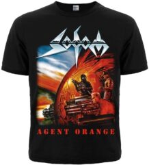 Лице на черна метъл тениска Sodom Agent Orange с голяма цветна щампа