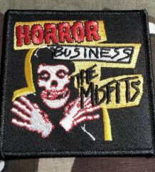 Рок нашивка Misfits Crimson Ghost с бяла бродерия на скелет