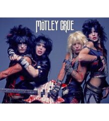 Плакат на бандата Motley Crue в кръв