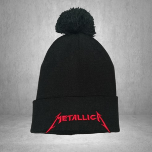 Черна зимна мъжка шапка Metallica с червен бродиран надпис и помпон