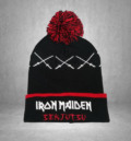 Черна скиорска зимна шапка Iron Maiden Senjutsu с червен помпон и бродирани катани