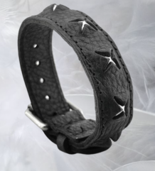 Кожена топ гривна с метални орнаменти