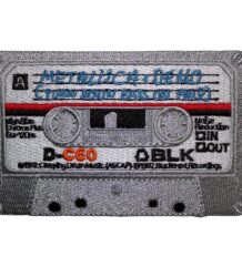 Официална лицензирана нашивка на Metallica с дизайн на аудио касета No Life 'Til Leather