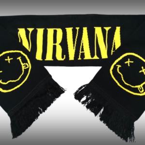 Черен зимен шал Nirvana с жълт надпис, жълти смайлита и черни ресни