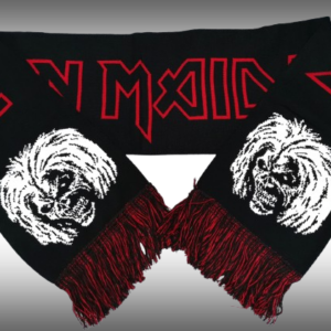Черен зимен шал Iron Maiden с червен надпис, бяло изображение на Eddie и червено-черни ресни