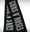Черен зимен шал Guns N' Roses със сиви надписи и плътни черни ресни