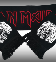 Черен зимен шал Iron Maiden с червен надпис, Eddie и ресни