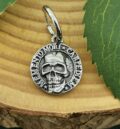 Сребриста медицинска обеца ухо Memento Mori 2 см с череп и надпис Carpe Diem