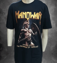 ерна тениска Manowar с щампа на мускулест гладиатор в броня, държащ меч и щит, с надпис "The Kingdom of Steel".